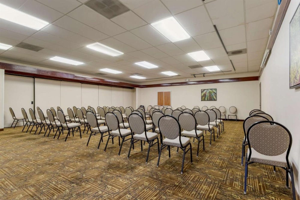 Best Western Plus Forest Park Inn Image 29