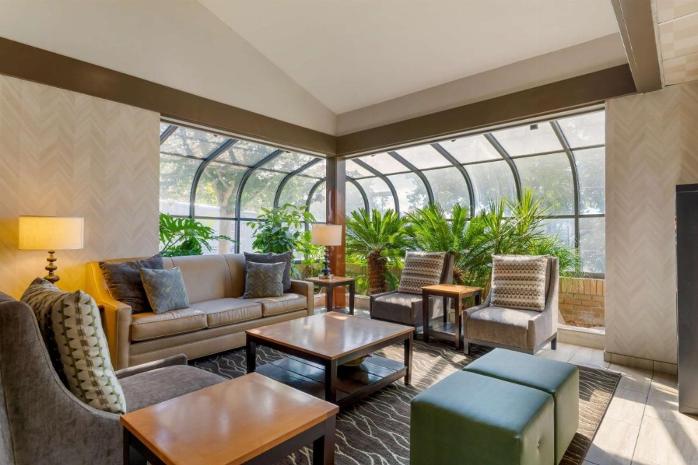 Best Western Plus Forest Park Inn Image 30