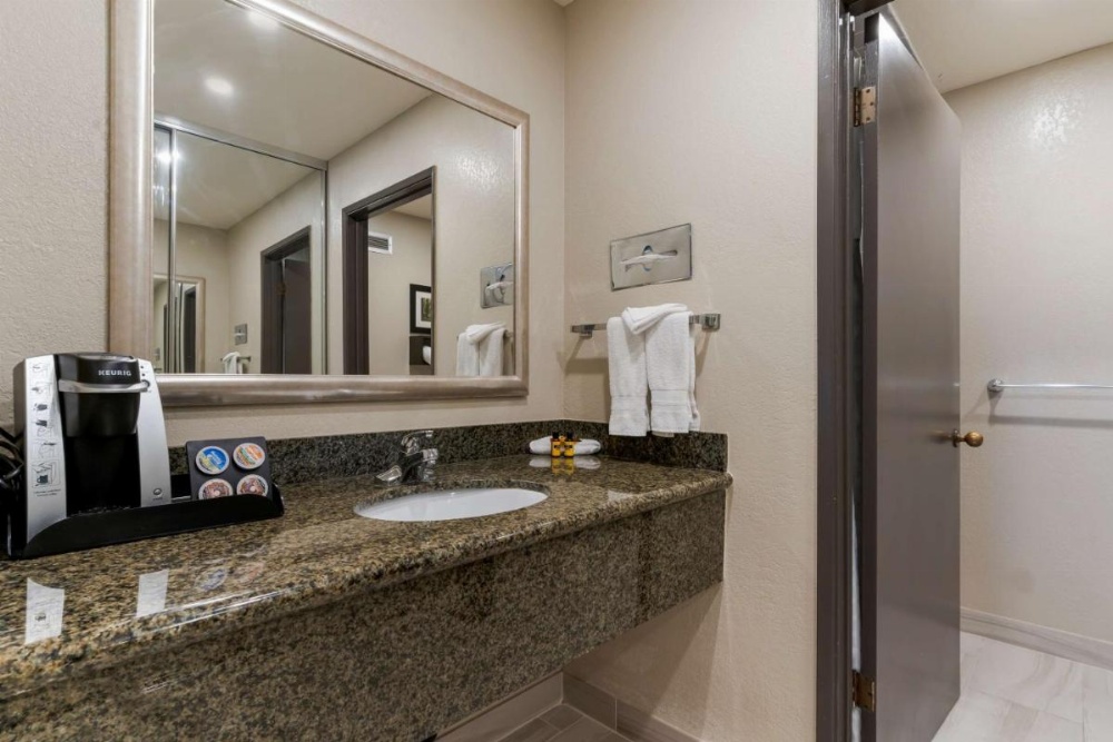 Best Western Plus Forest Park Inn Image 48